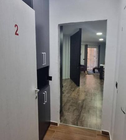 #2 Lovely Spacious 1-Bedroom Apart Τίρανα Εξωτερικό φωτογραφία